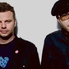I due membri dei Chemical Brothers, Tom Rowlands e Ed Simons, posano per un ritratto. Le loro canzoni sono iconiche.
