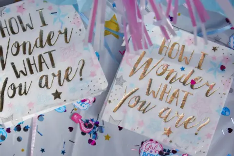 Tovaglioli con scritta "How I wonder what you are?", perfetti per una festa di rivelazione del sesso o per celebrare la canzone nascita bambina.