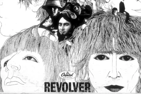 Copertina di "Revolver" dei Beatles, con volti stilizzati e i membri della band nascosti tra i capelli. Un'icona delle canzoni dei Beatles.