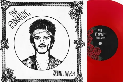 Copertina in bianco e nero con ritratto di Bruno Mars e un vinile rosso con etichetta "The Romantic" di Bruno Mars.