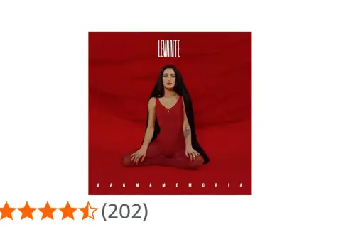 Copertina dell'album di Levante, "Magmamemoria", con la cantante in posa su sfondo rosso.