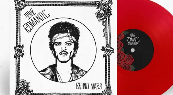 Copertina in bianco e nero con ritratto di Bruno Mars e un vinile rosso con etichetta "The Romantic" di Bruno Mars.
