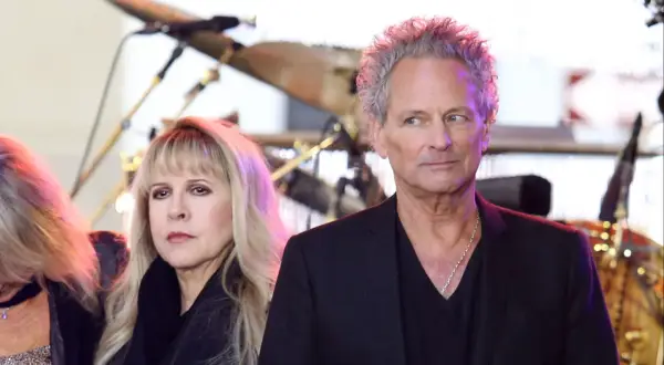 Stevie Nicks e Lindsey Buckingham, icone dei Fleetwood Mac, sul palco.
