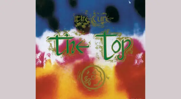 Copertina psichedelica dell'album di The Cure "The Top", con colori vivaci e testo verde.