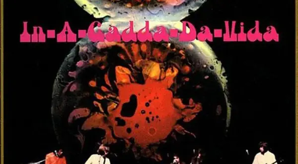 Copertina album "In-A-Gadda-Da-Vida" degli Iron Butterfly: psichedelia e musica dal vivo.