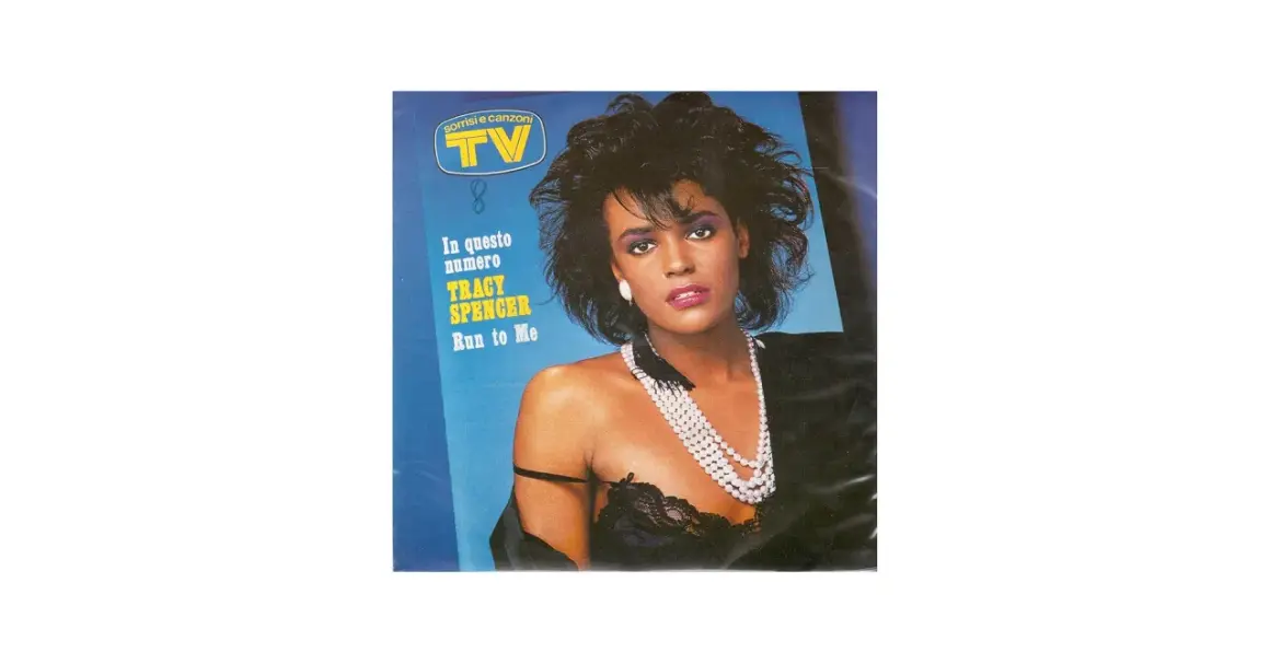 Tracy Spencer, con un look audace e un sorriso seducente, ci invita a correre da lei con il suo brano "Run to Me".