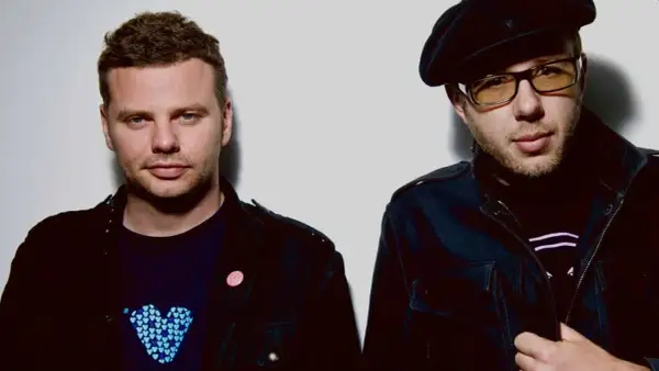 I due membri dei Chemical Brothers, Tom Rowlands e Ed Simons, posano per un ritratto. Le loro canzoni sono iconiche.
