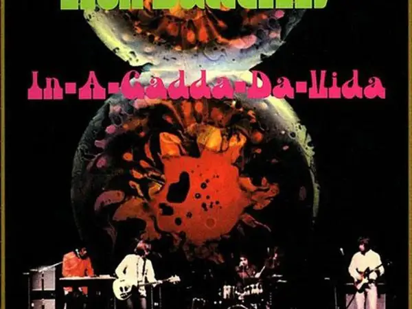 Copertina album "In-A-Gadda-Da-Vida" degli Iron Butterfly: psichedelia e musica dal vivo.